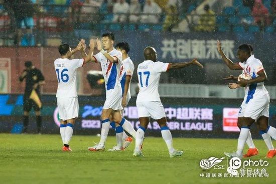 阿森纳6-0朗斯锁头名 哈弗茨连场破门若鸟点射前场5人齐开花欧冠小组赛B组第5轮，阿森纳主场迎战朗斯。